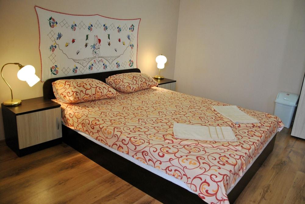 10 Coins Hostel & Tours София Экстерьер фото